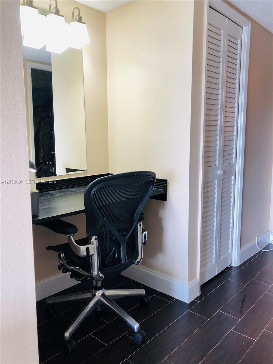 2850 N Palm Aire Dr # 404