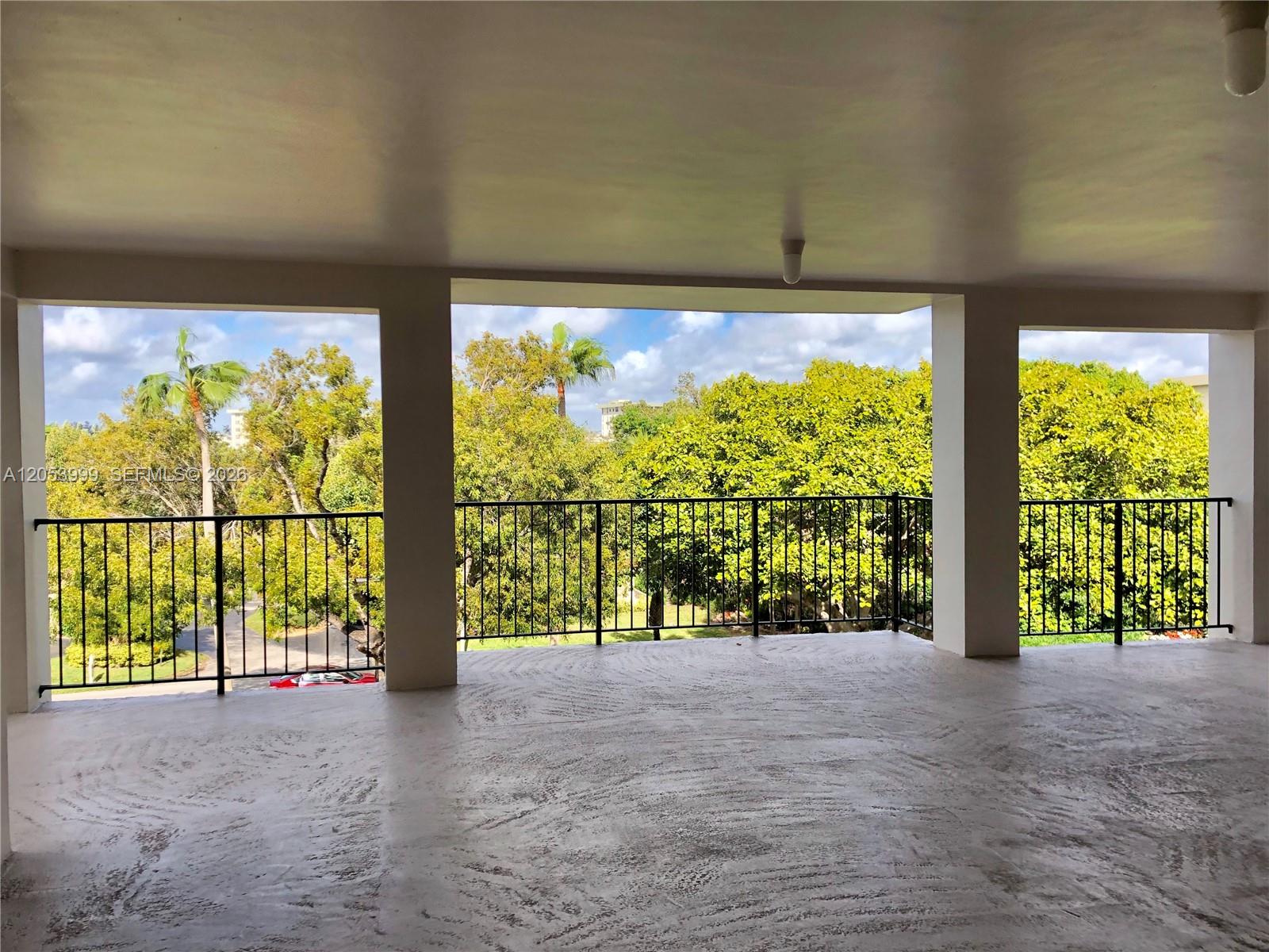 2850 N Palm Aire Dr # 404