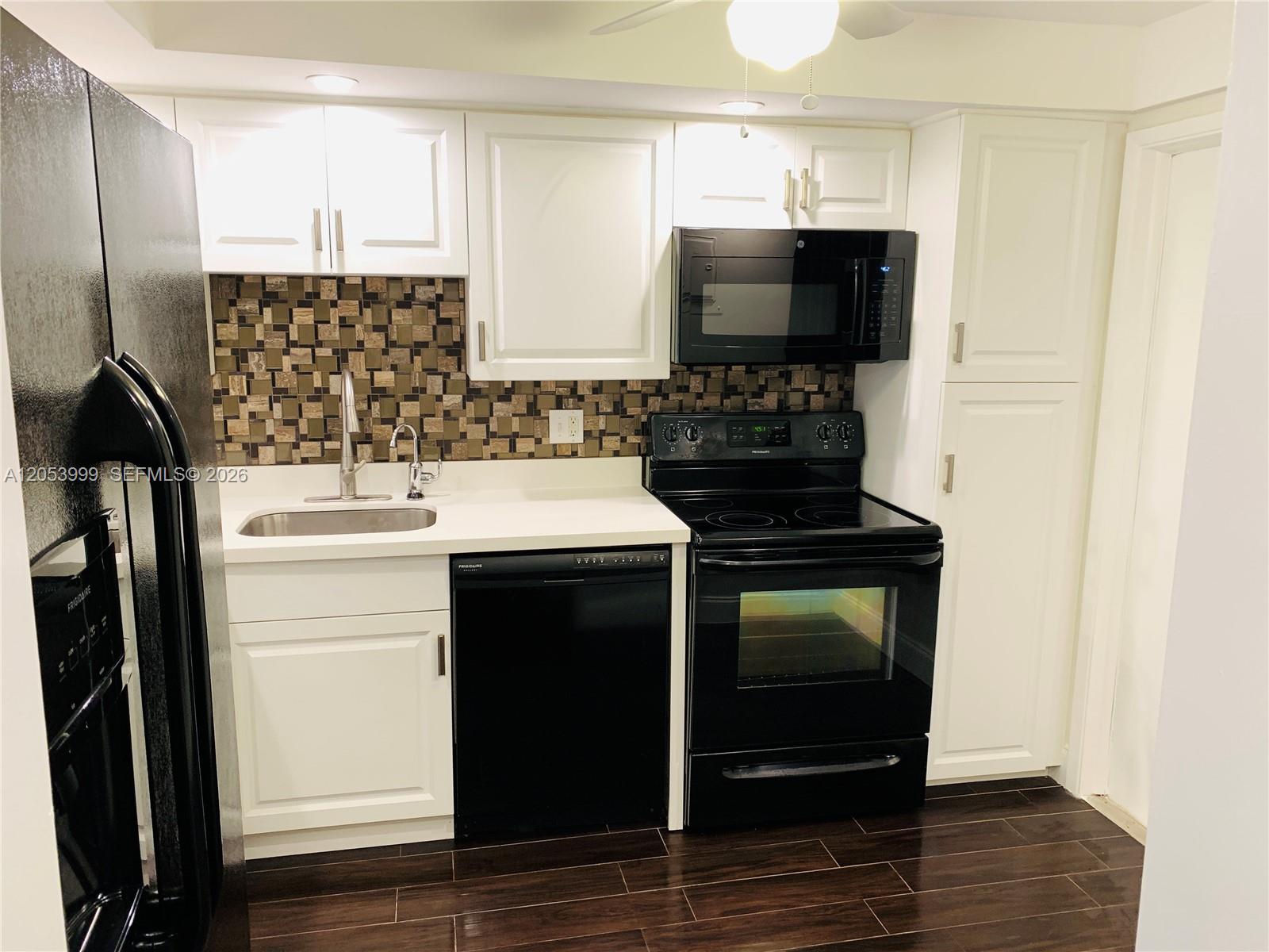 2850 N Palm Aire Dr # 404