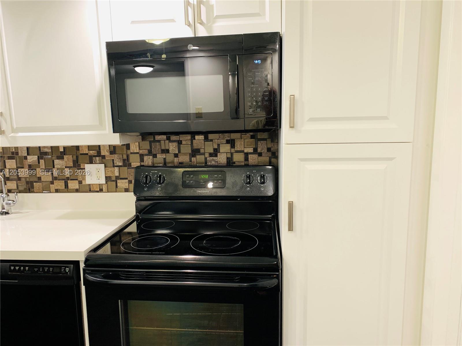 2850 N Palm Aire Dr # 404