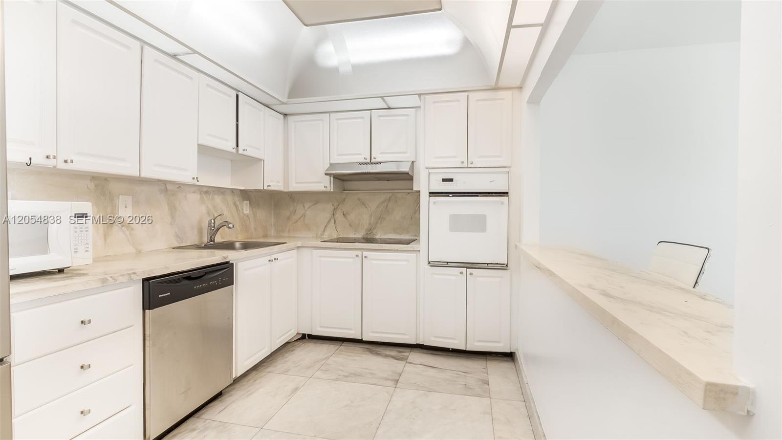 19380 Collins Ave # 1423