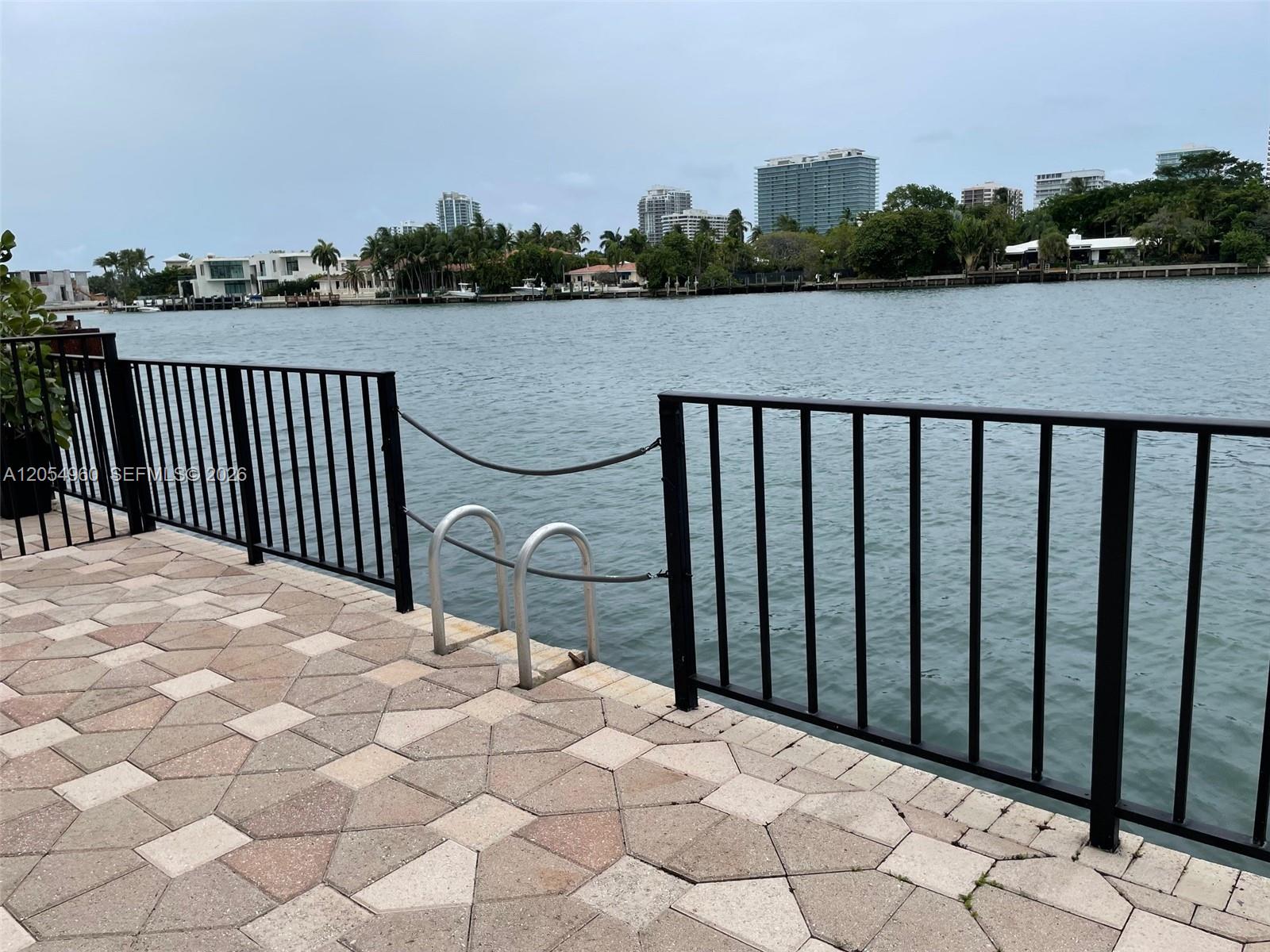 10101 E Bay Harbor Dr # 502