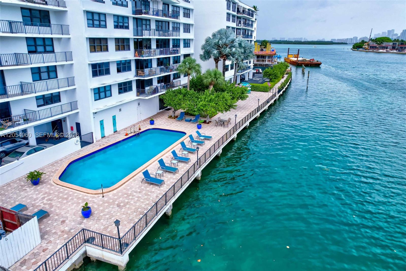 10101 E Bay Harbor Dr # 502