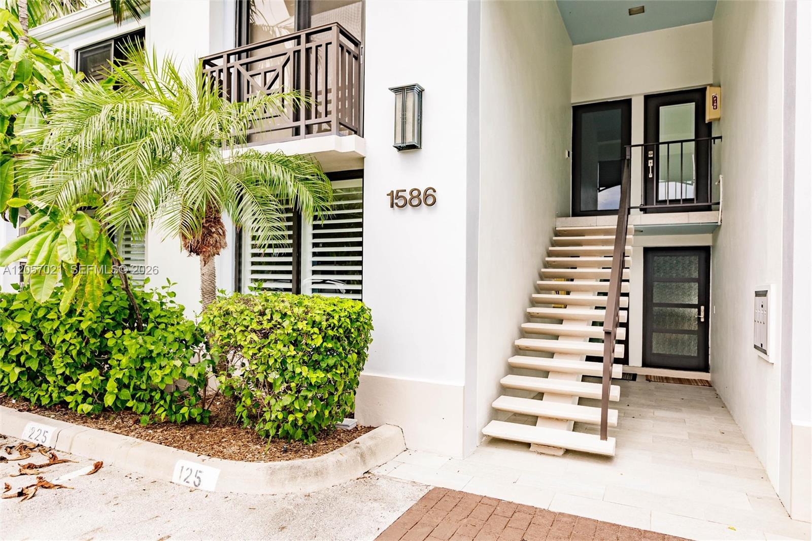 1586 S Ocean Ln # 125
