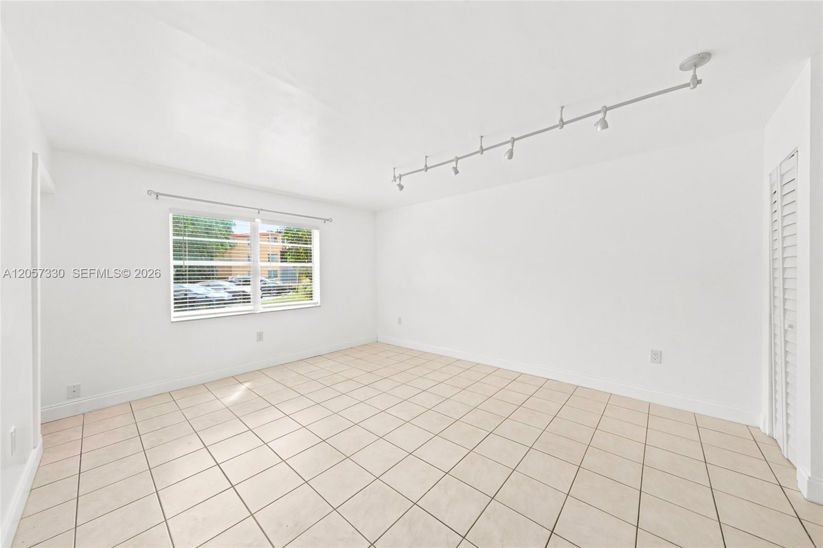 4384 NW 9th Ave # 1D Unit: 19-1D