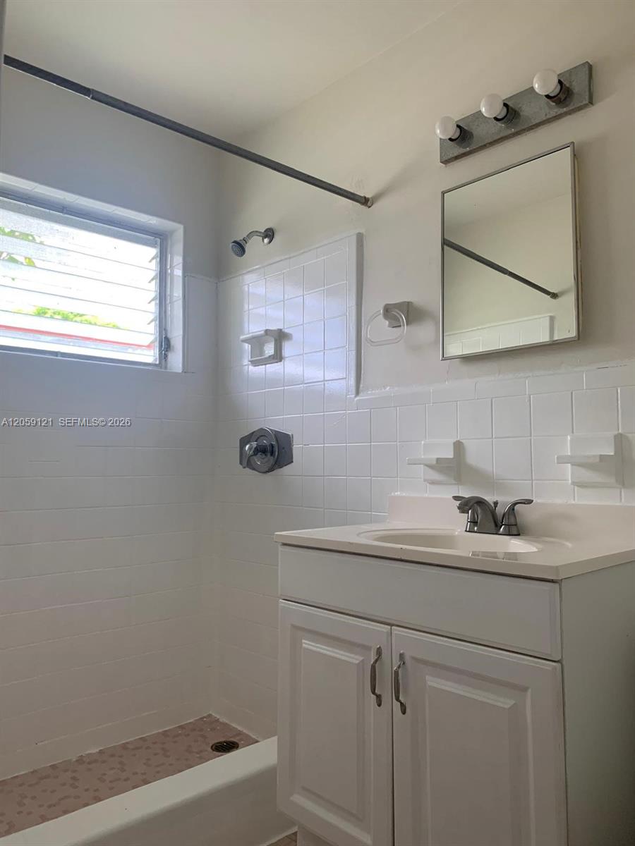 5616 Arthur St Unit: South