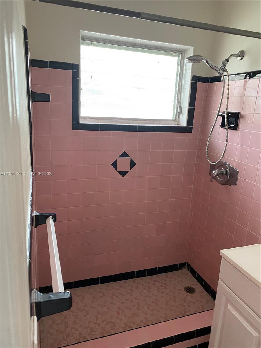 5616 Arthur St Unit: South