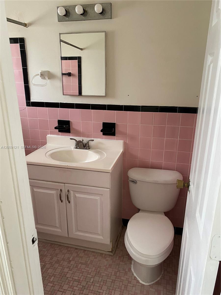 5616 Arthur St Unit: South