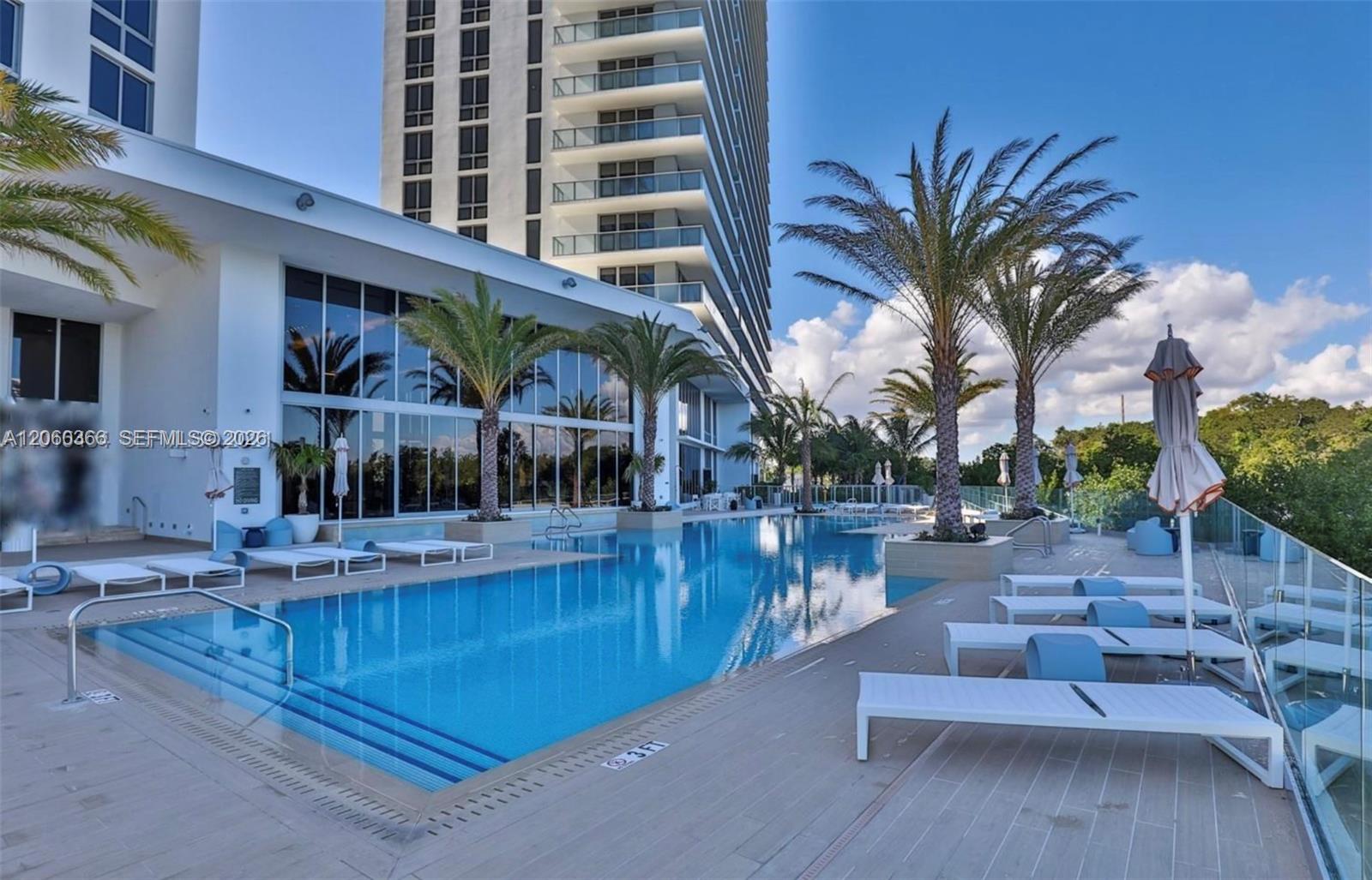 16385 Biscayne Blvd # 1818