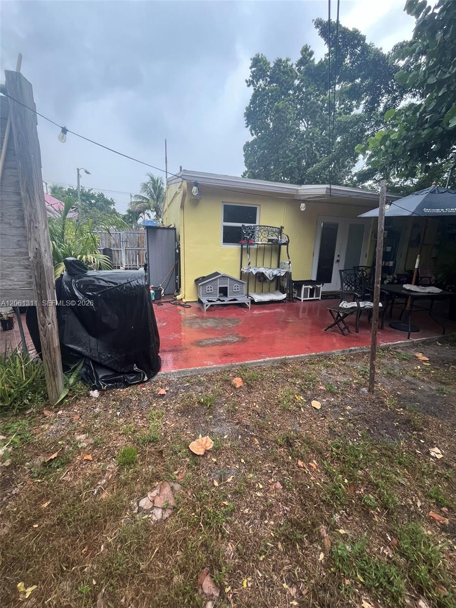 240 NE 23rd Ct