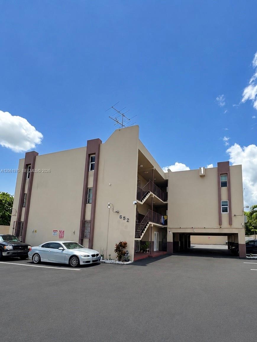 652 NW 3rd St # 306