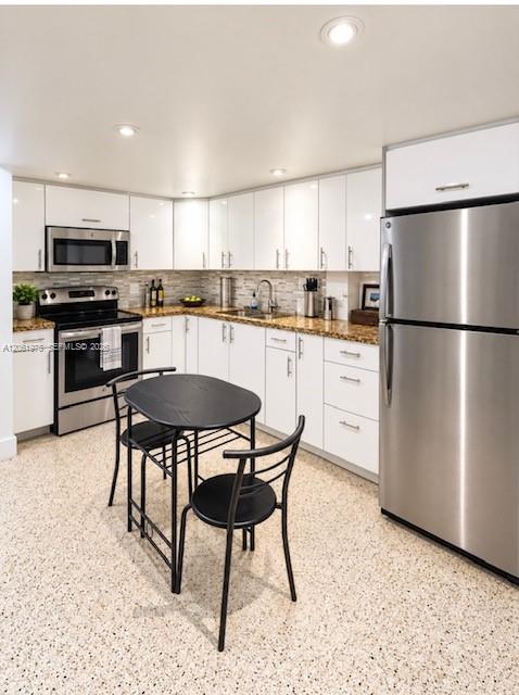 652 NW 3rd St # 306