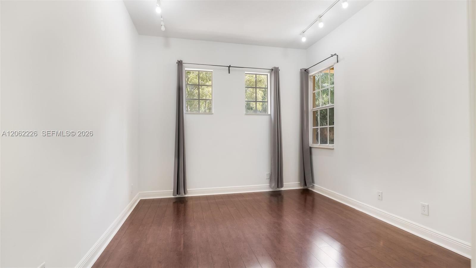 425 NE 69th Cir