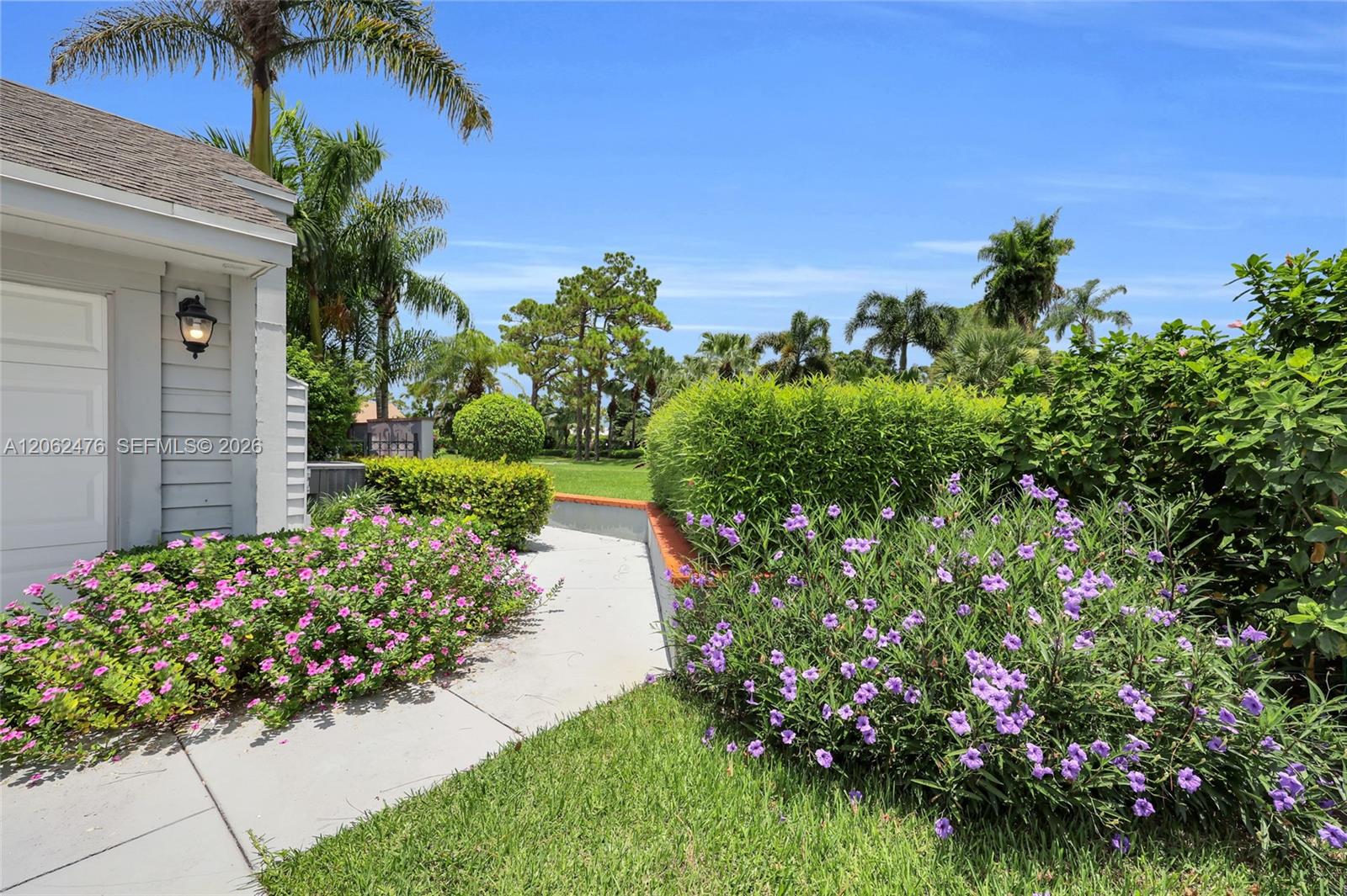 6879 Palm Grove Ct