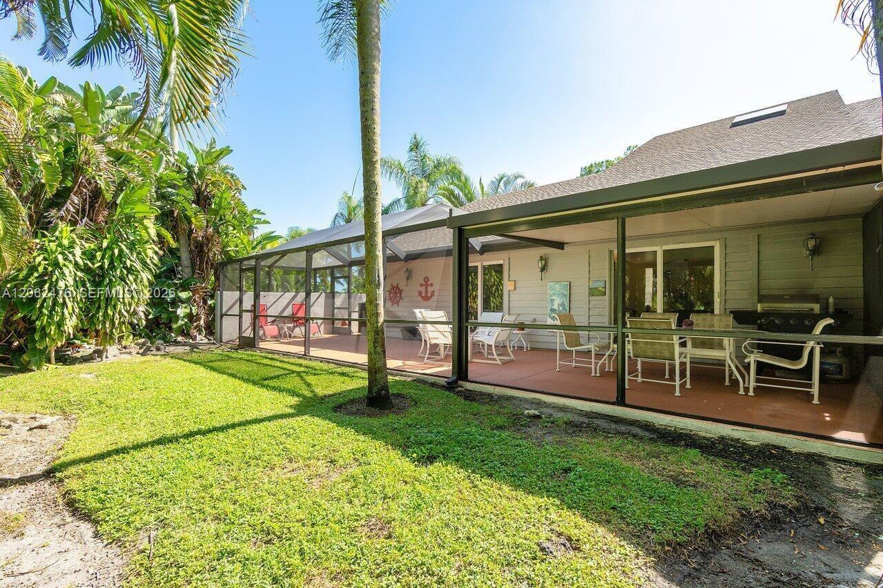6879 Palm Grove Ct