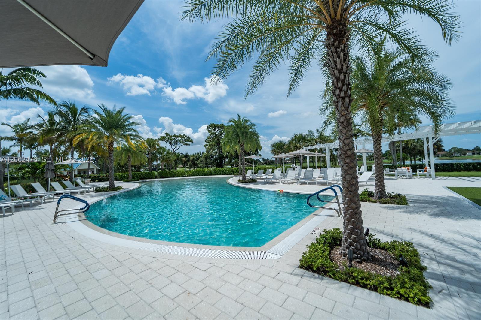 6879 Palm Grove Ct