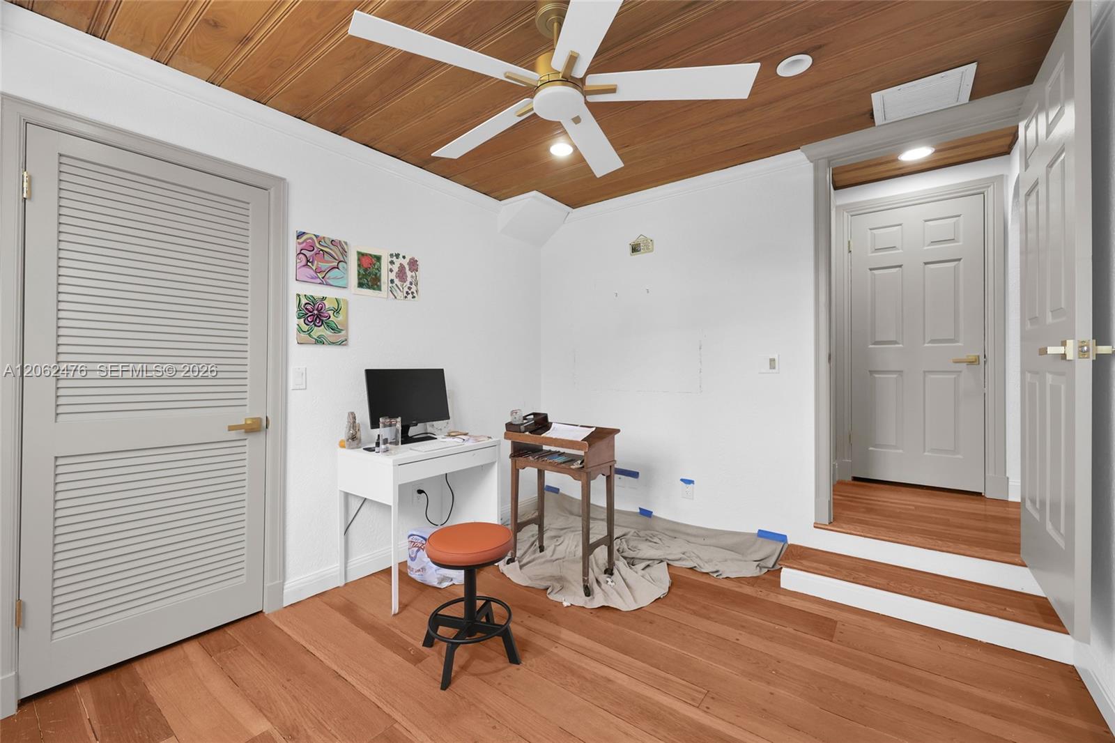 6879 Palm Grove Ct