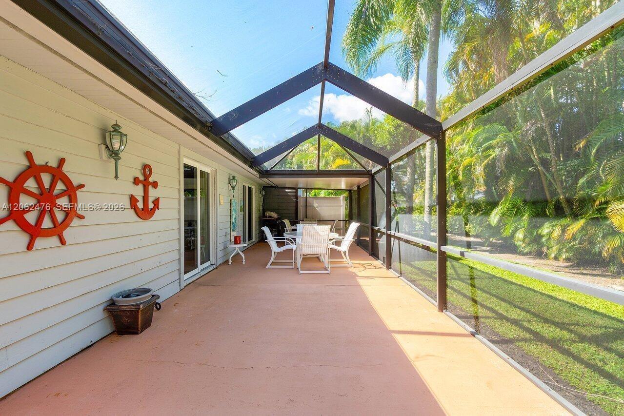 6879 Palm Grove Ct