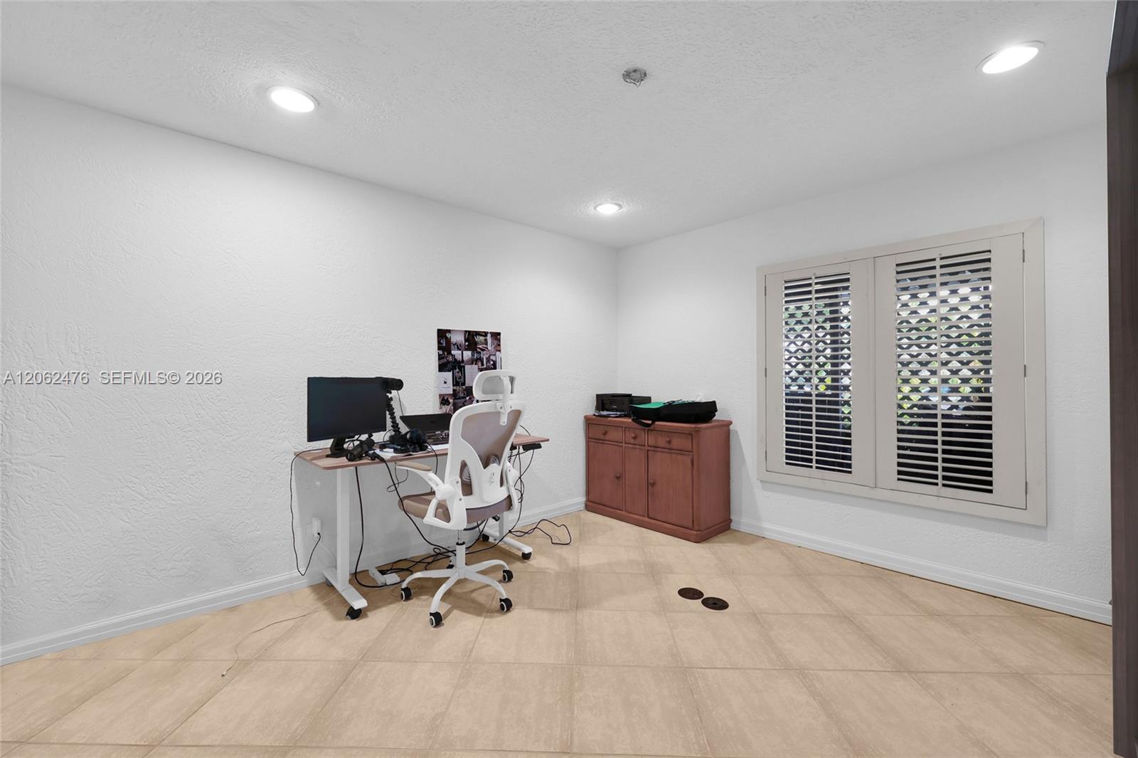 6879 Palm Grove Ct