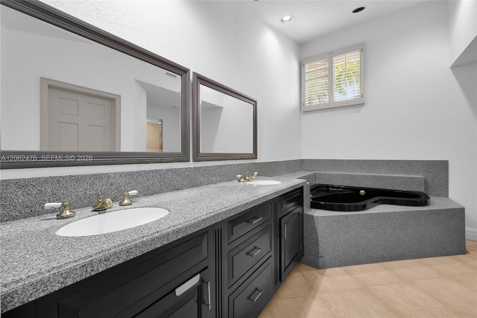 6879 Palm Grove Ct