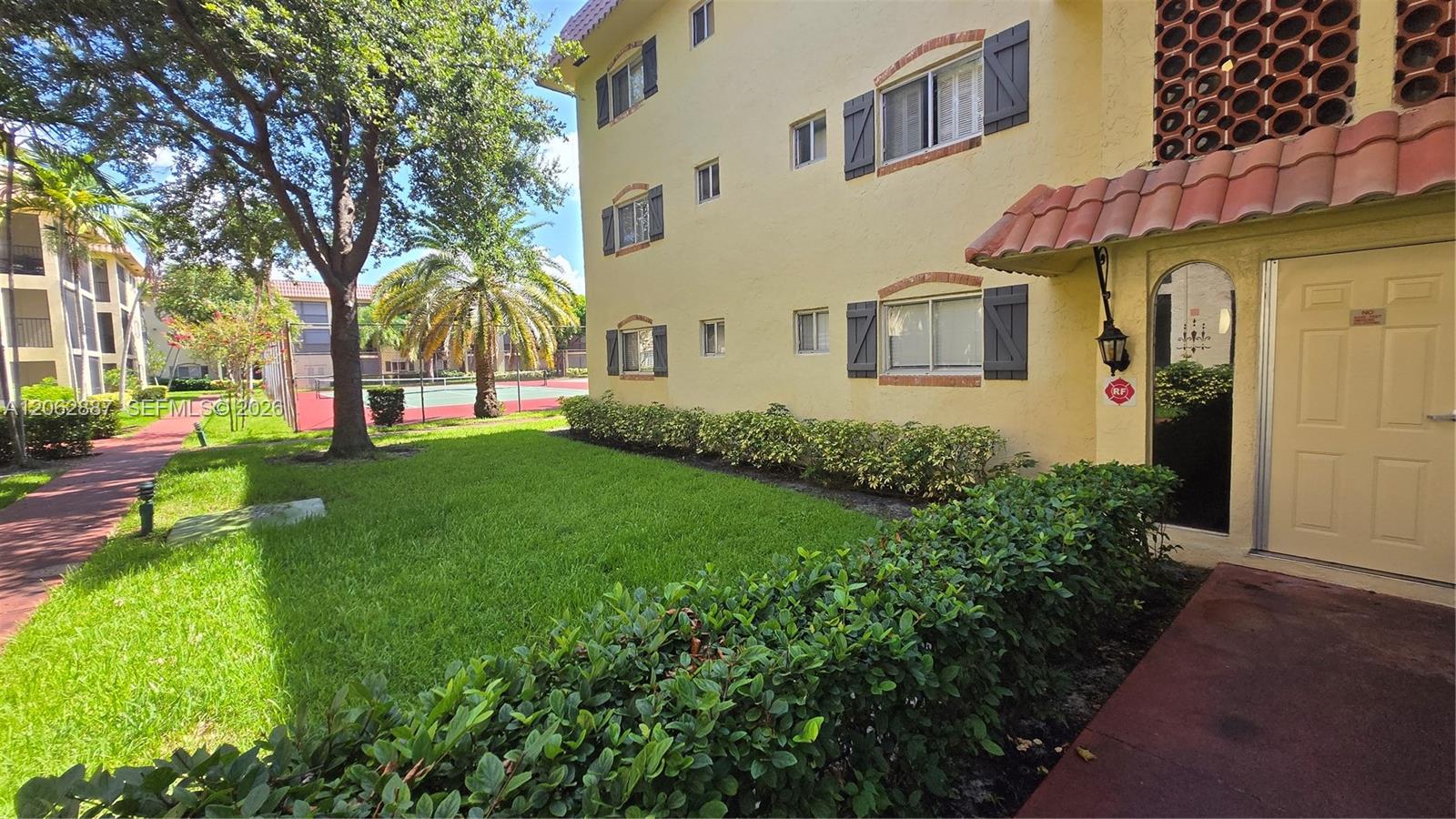 255 S Cypress Rd # 307