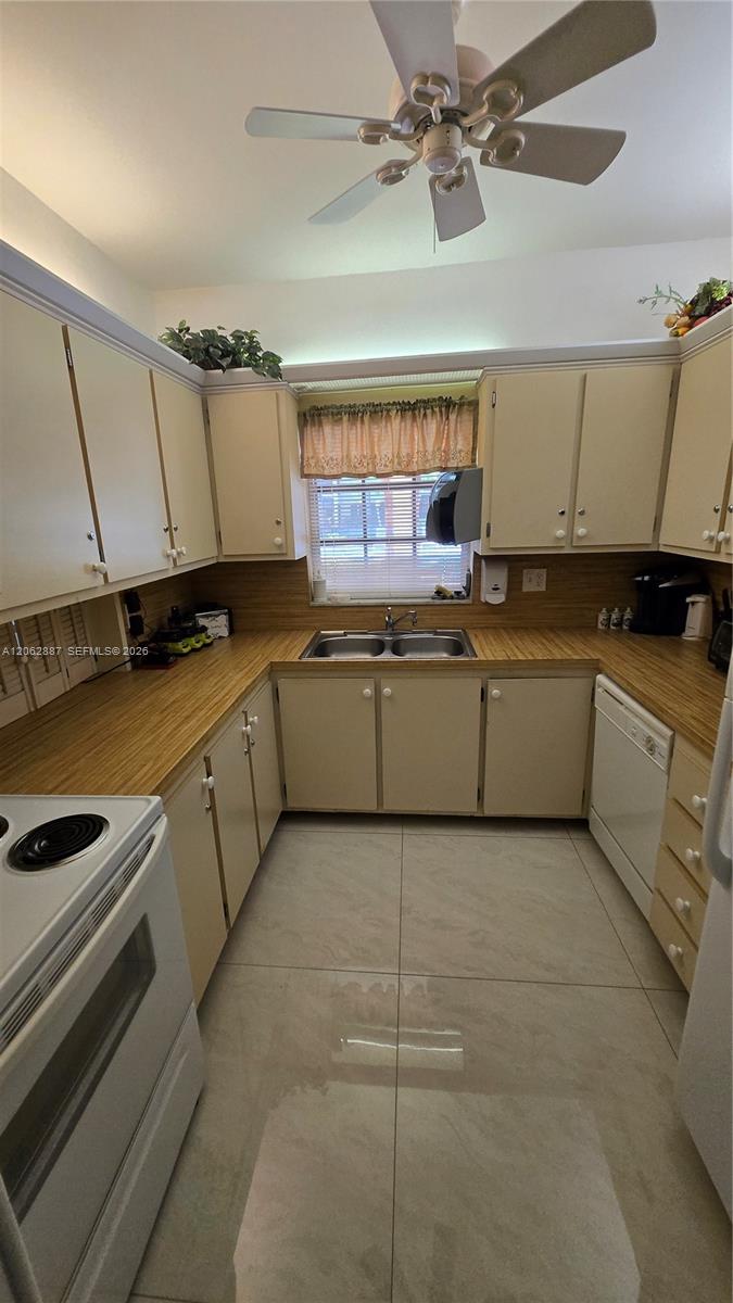 255 S Cypress Rd # 307