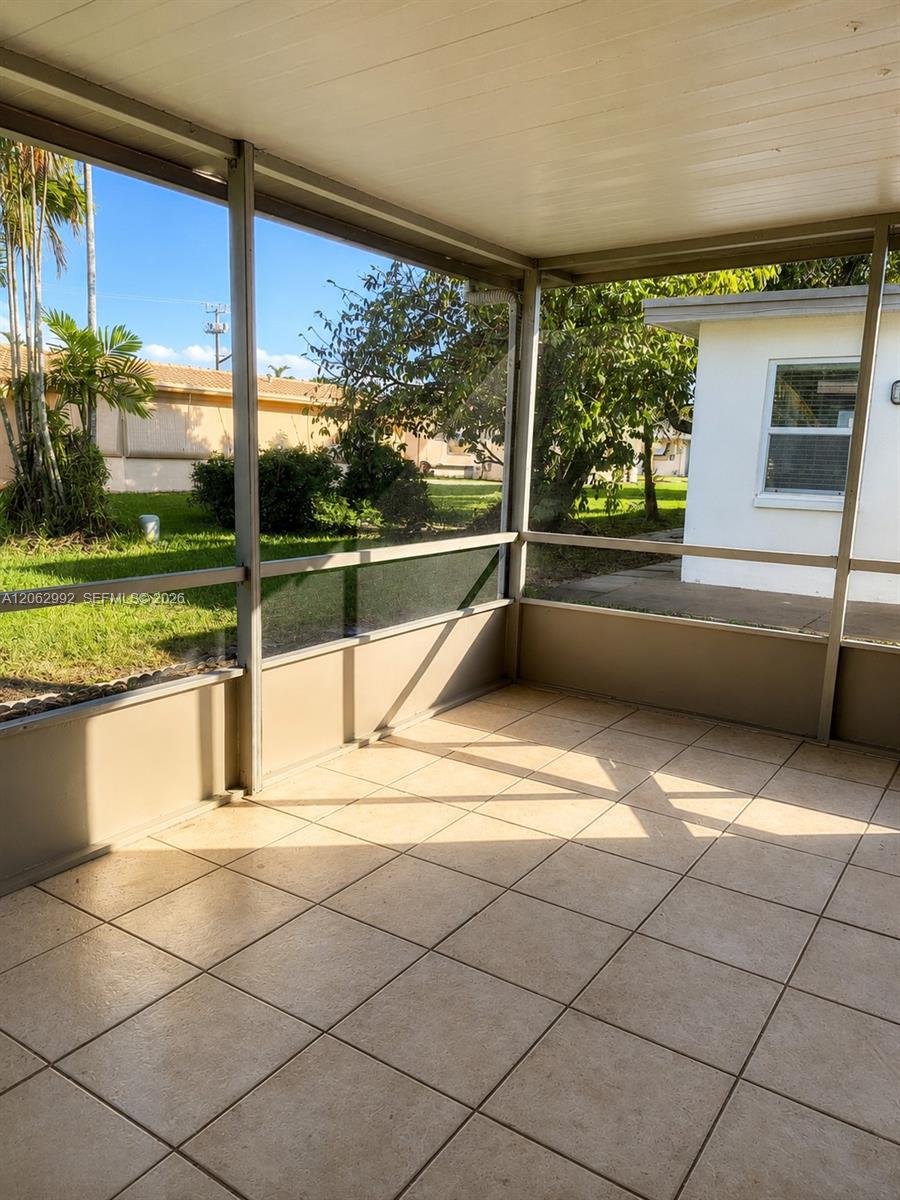 5716 NW 70th Ter