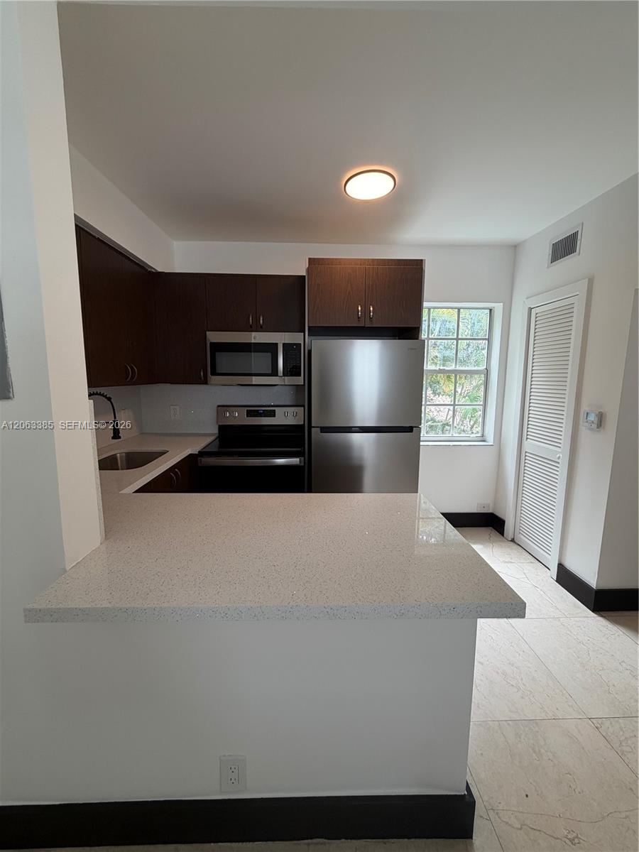 551 NE 62nd St # 14