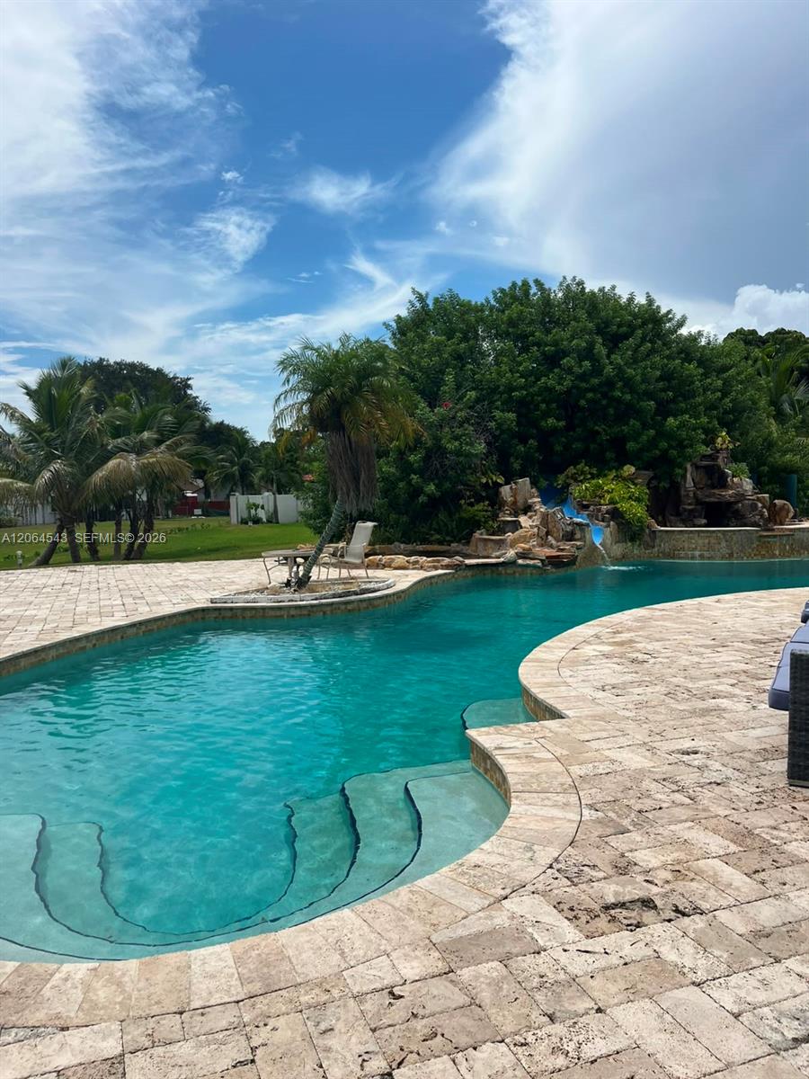 7248 NW 48th Ct