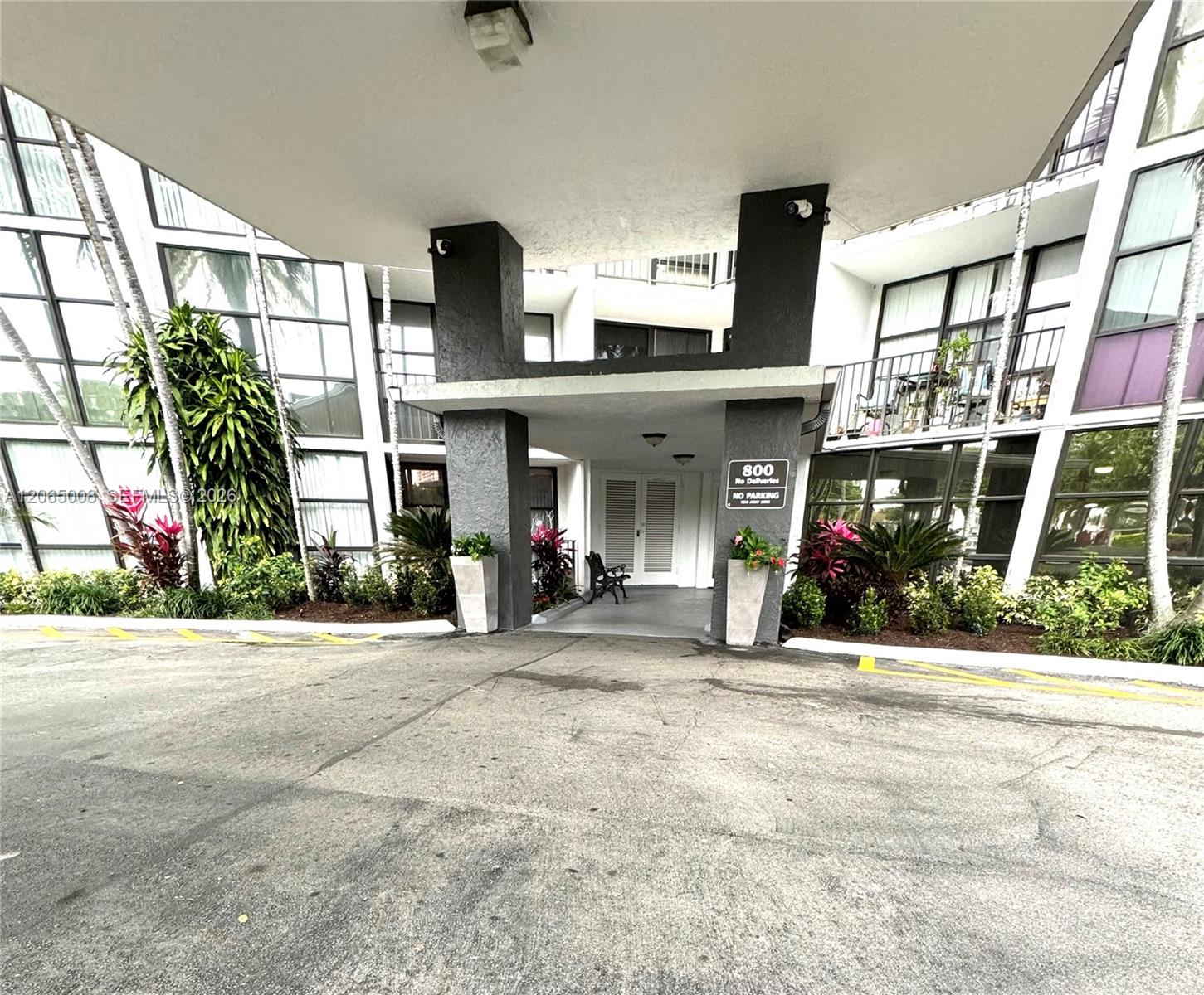 800 Parkview Dr # 502