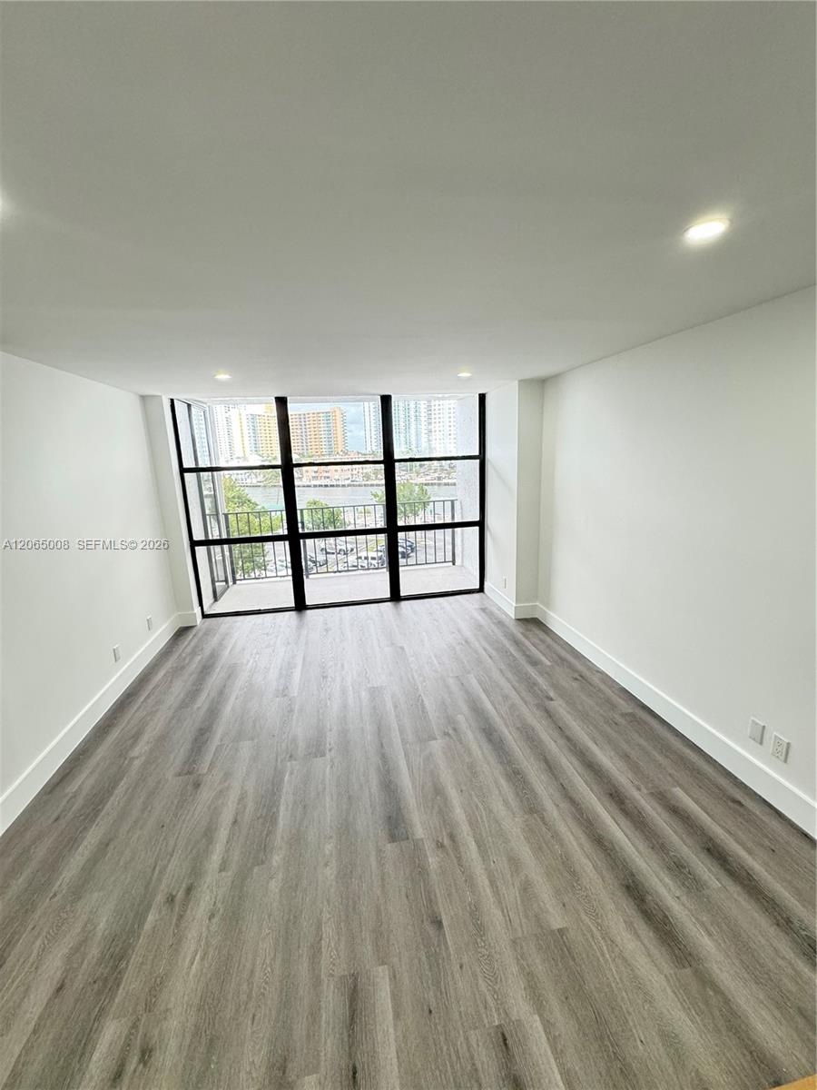 800 Parkview Dr # 502