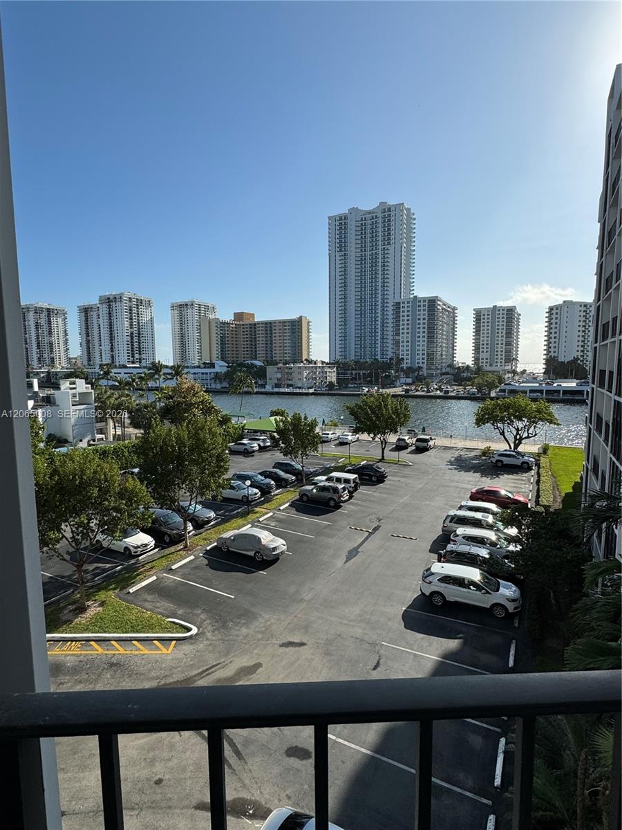 800 Parkview Dr # 502