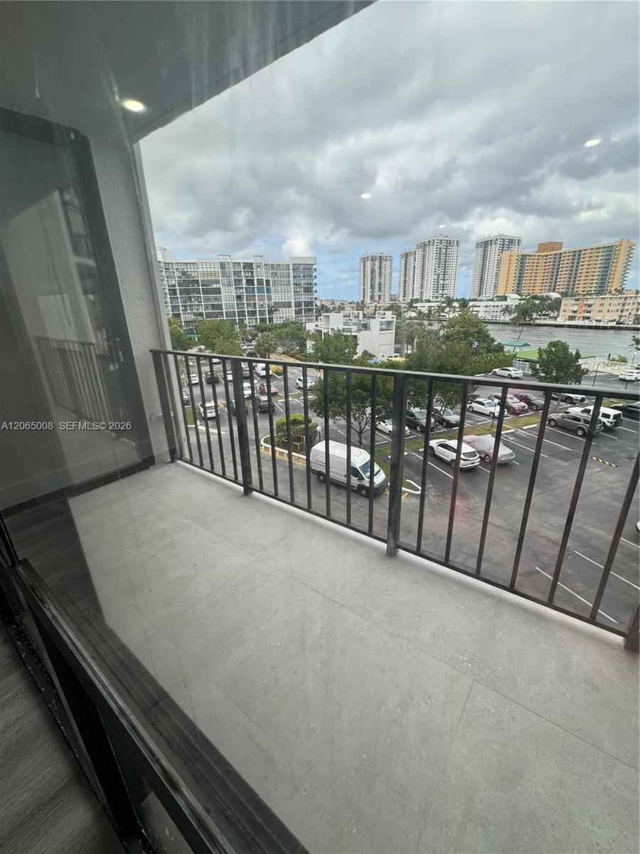 800 Parkview Dr # 502
