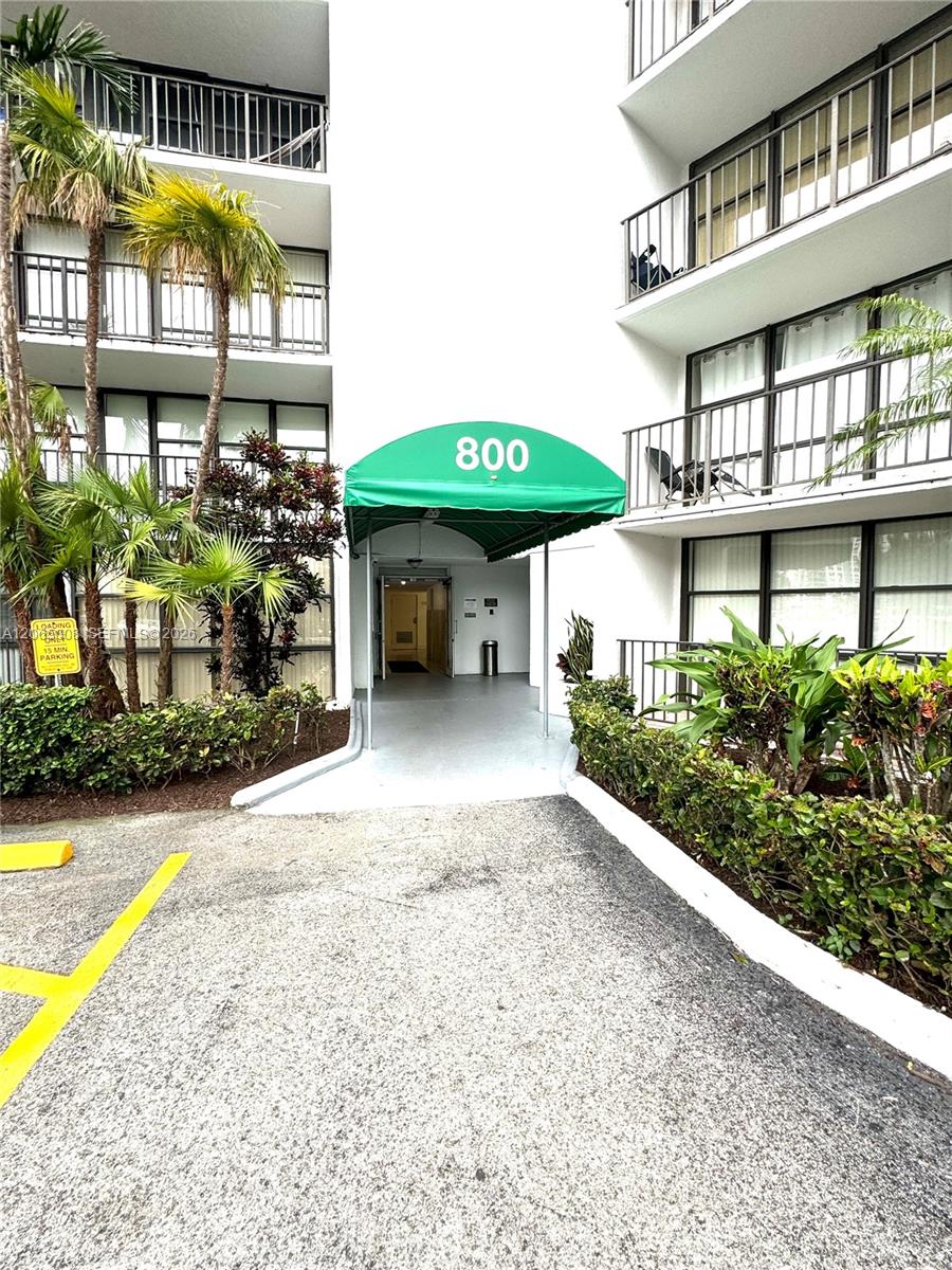 800 Parkview Dr # 502
