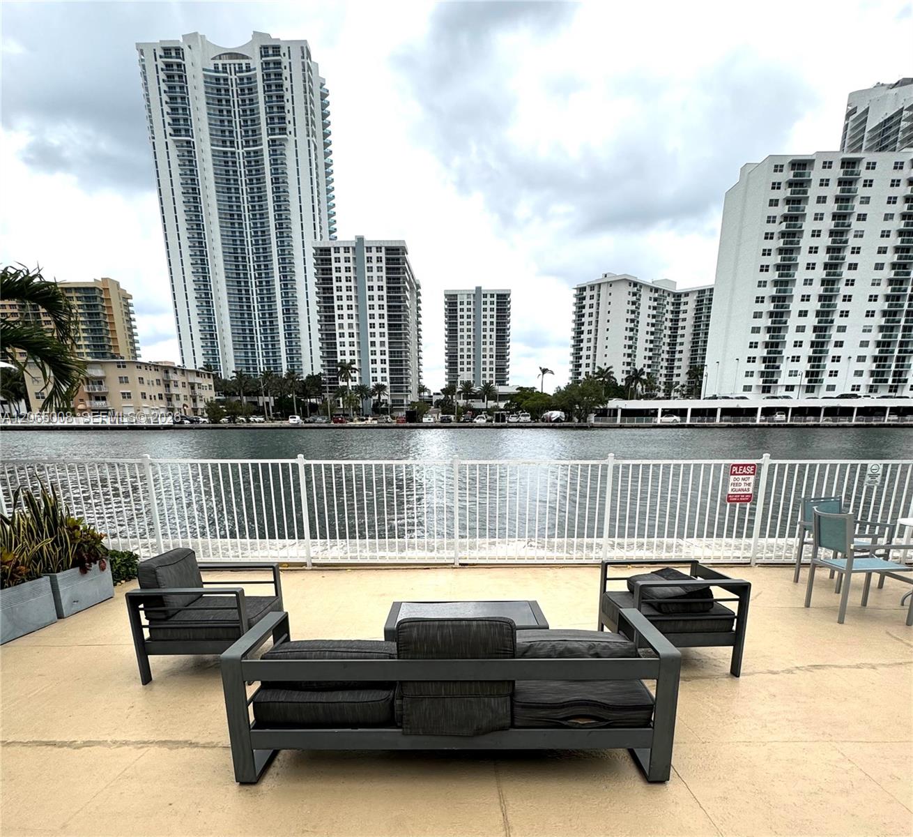 800 Parkview Dr # 502