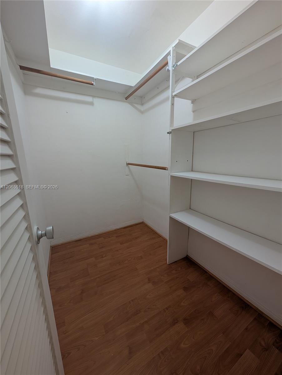 900 Tallwood Ave # 305