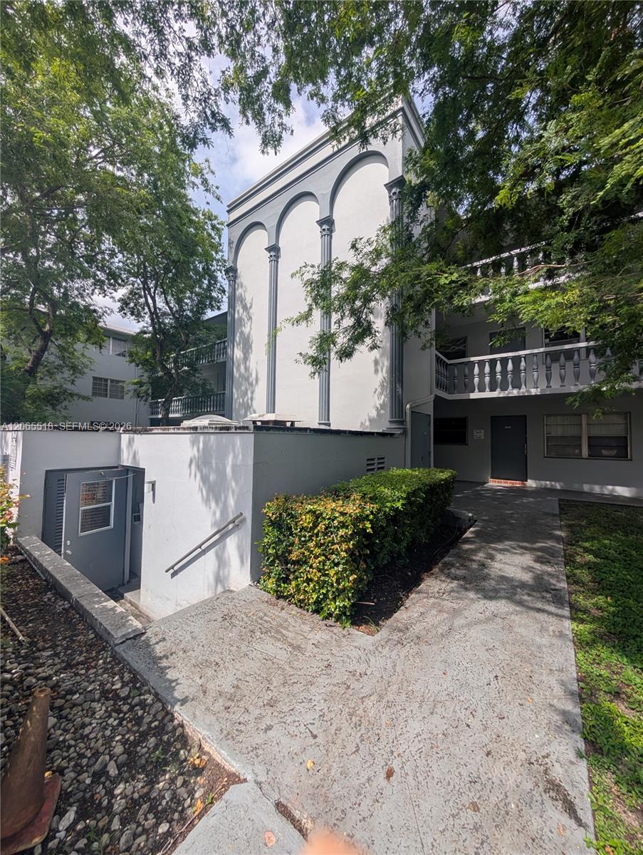 900 Tallwood Ave # 305