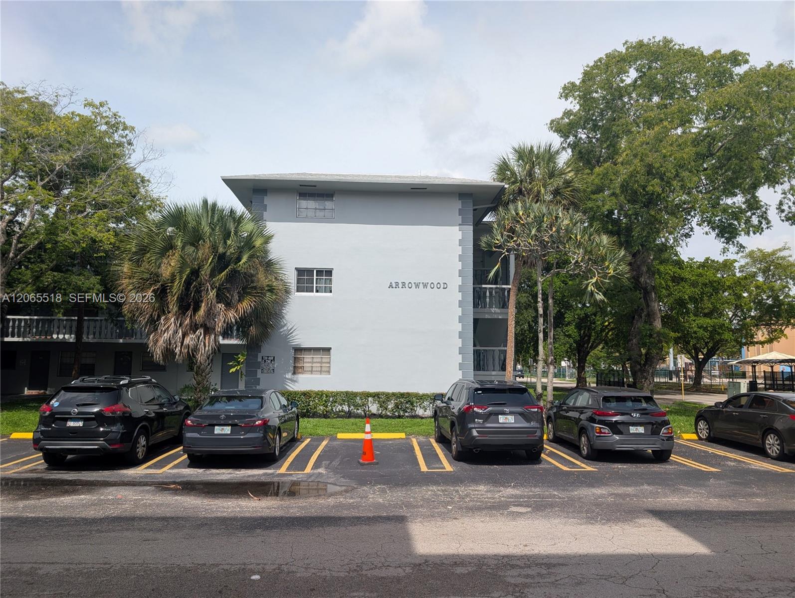 900 Tallwood Ave # 305