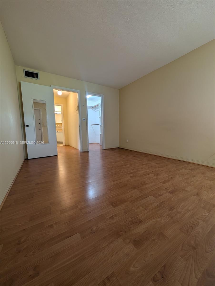 900 Tallwood Ave # 305