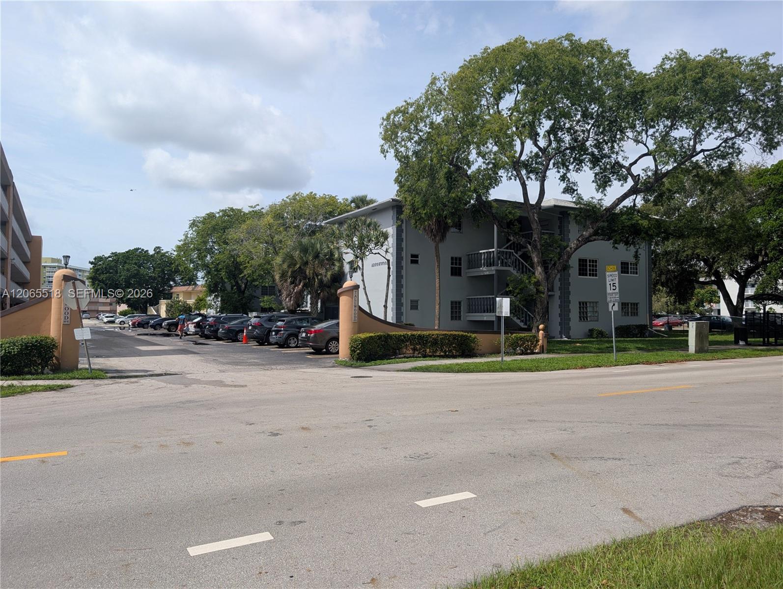900 Tallwood Ave # 305