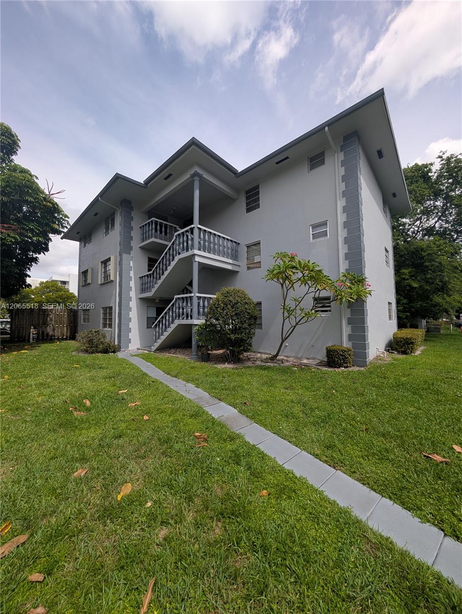 900 Tallwood Ave # 305