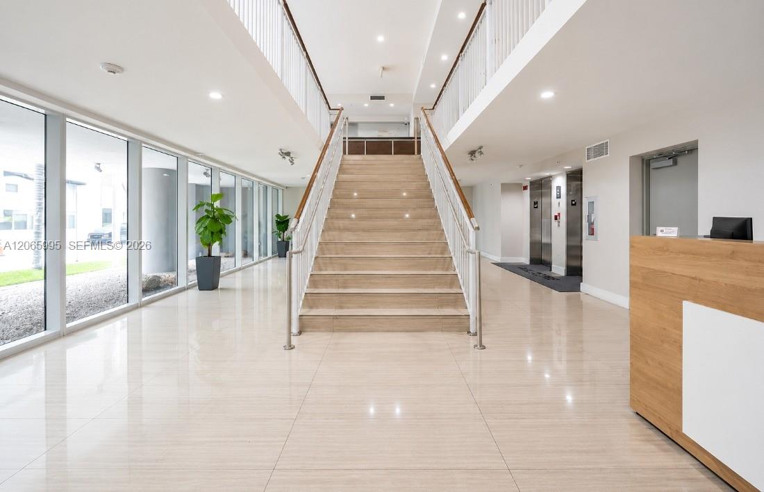 601 NE 23rd St Unit: PH02