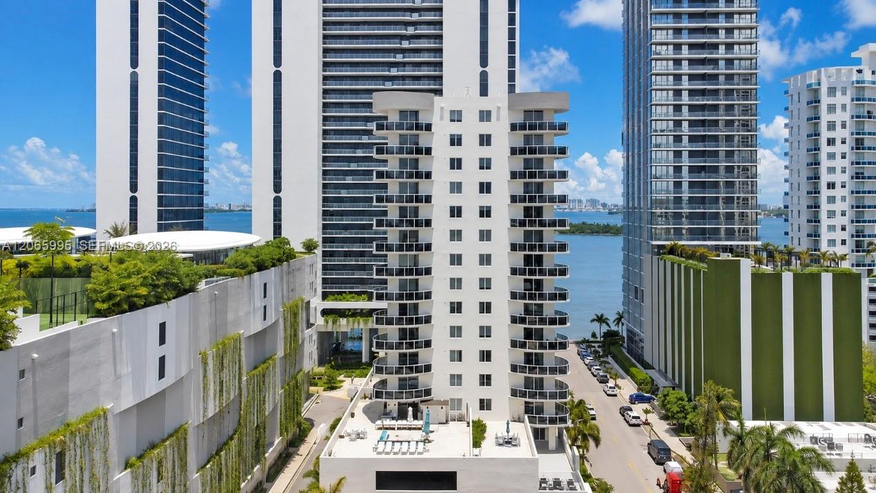 601 NE 23rd St Unit: PH02