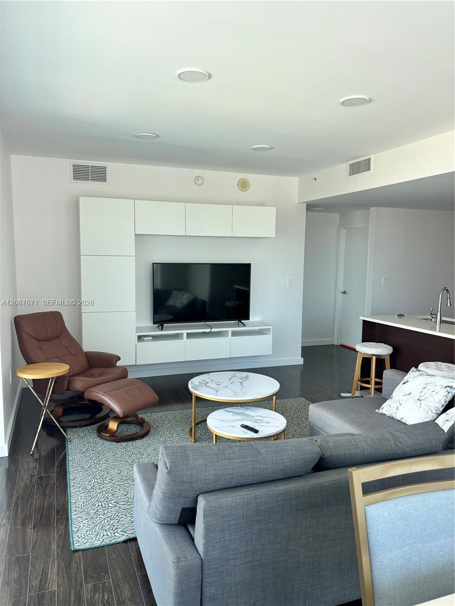 1900 N Bayshore Dr # 4011