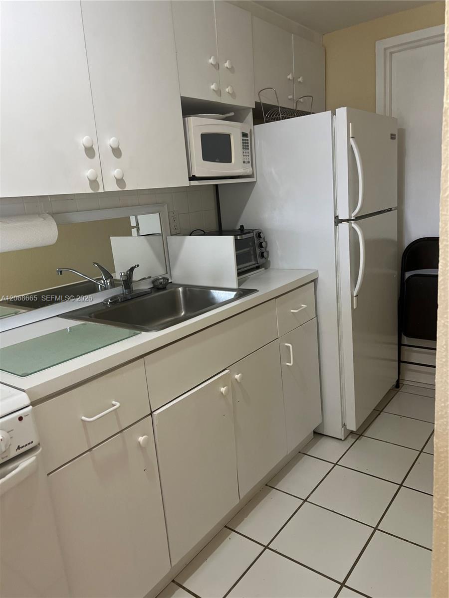 1255 Collins Ave # 705