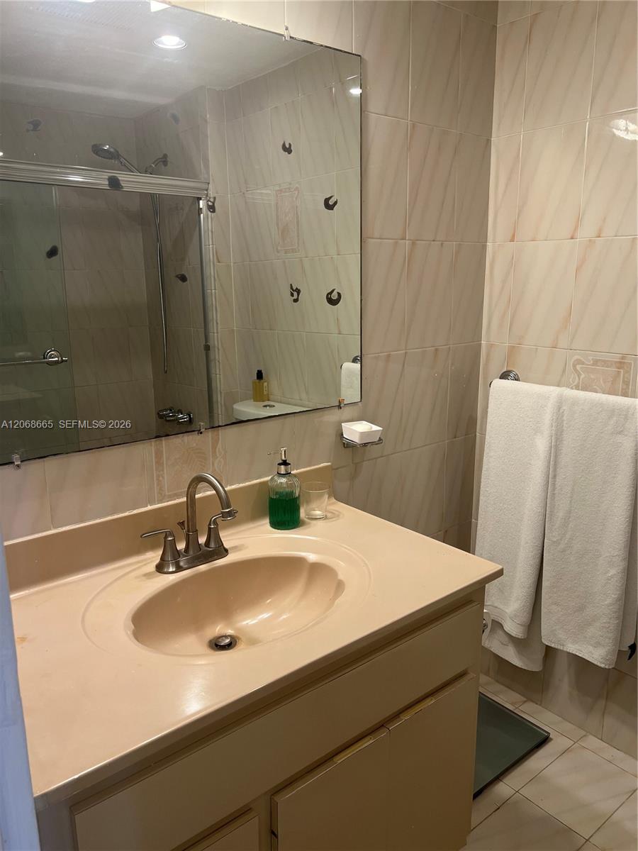 1255 Collins Ave # 705