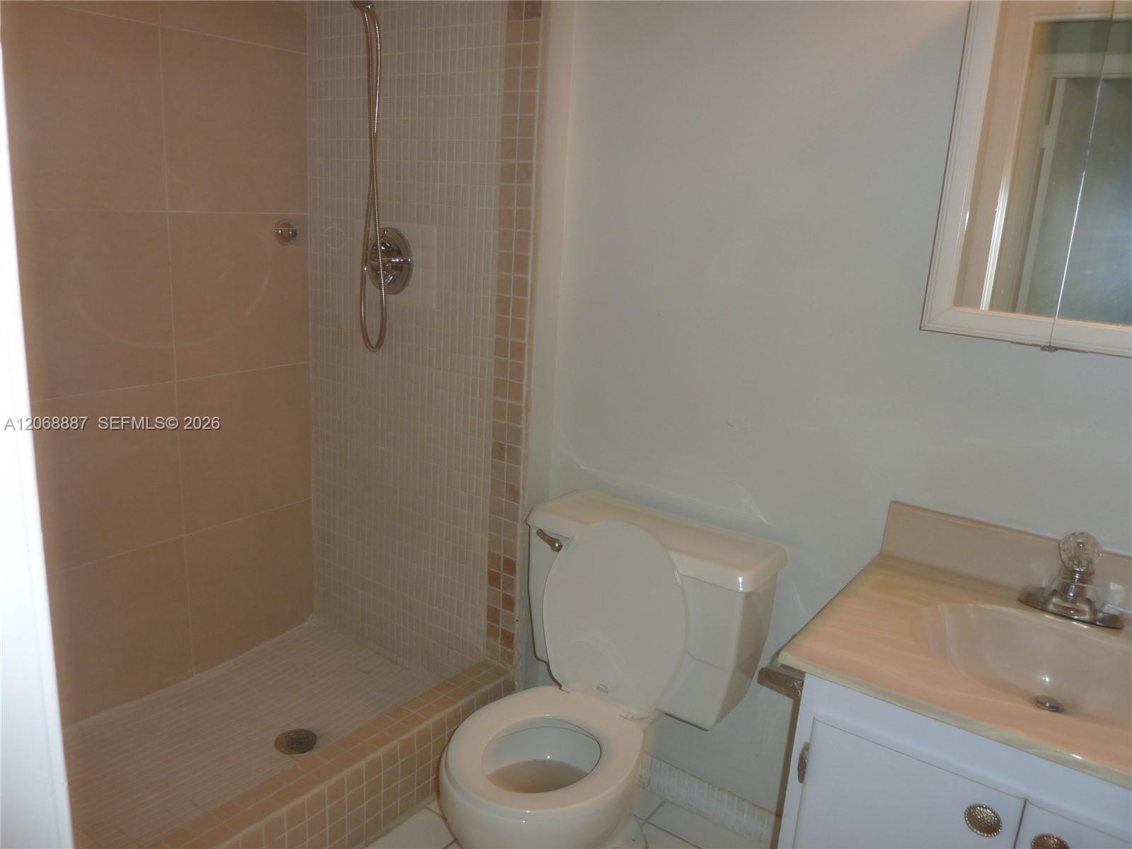 180 Cypress Club Dr # 811