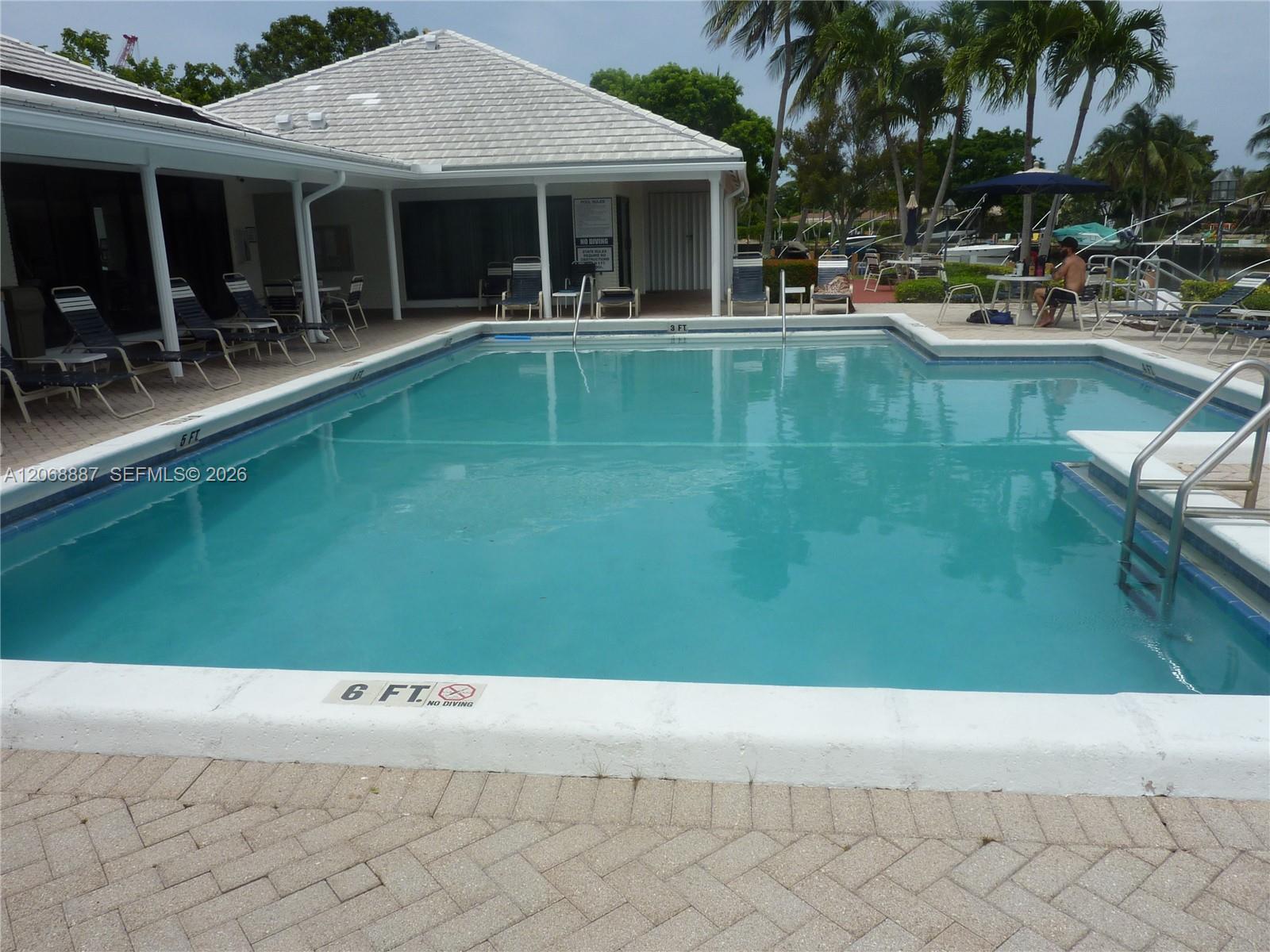 180 Cypress Club Dr # 811
