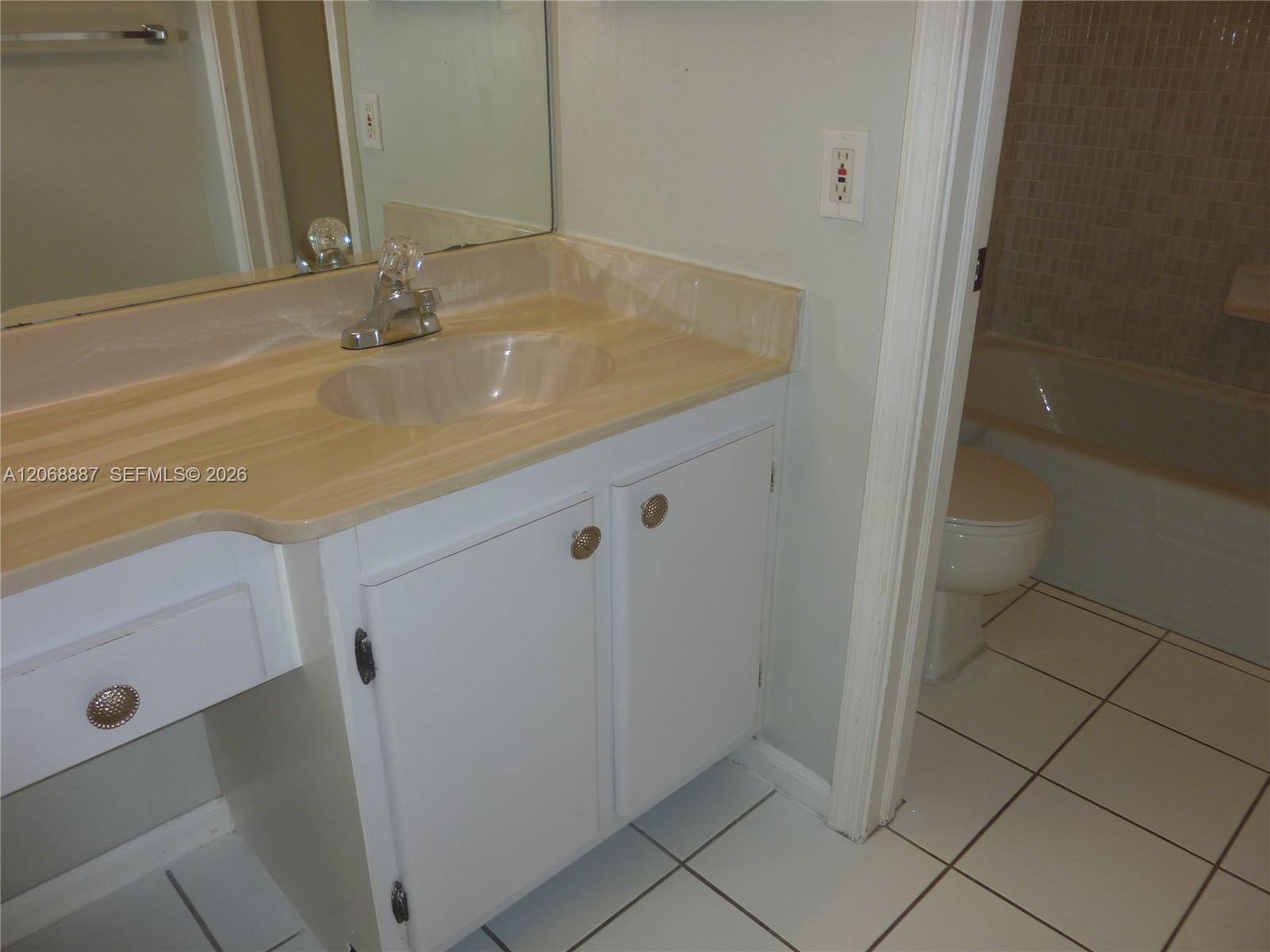 180 Cypress Club Dr # 811