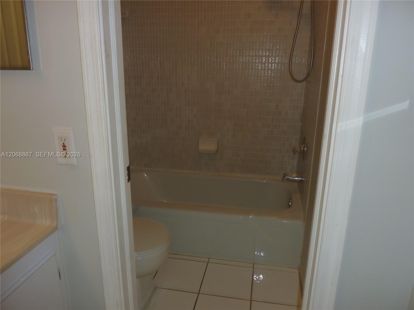 180 Cypress Club Dr # 811